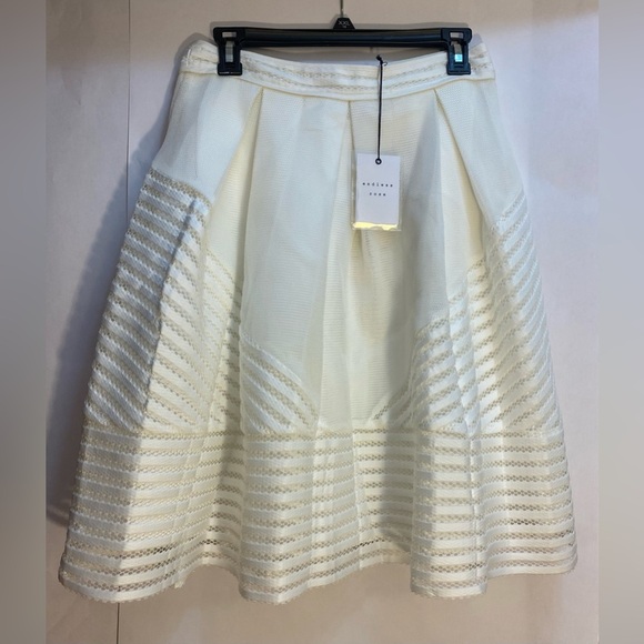 English Rose White A Line Skirt Patterned Lace Lined Size Medium NWT - Picture 1 of 9